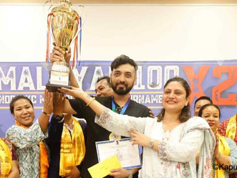 क्षितिज भण्डारीलाई राजेन्द्र कोसी १०० एक्सटु ब्लिट्ज बुद्धिचालको उपाधि 