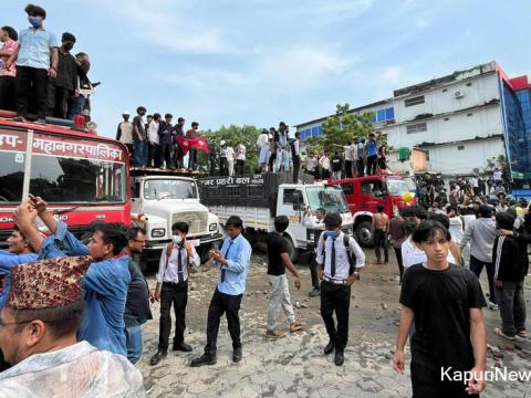 जेन-जी प्रदर्शनको नाममा इटहरी प्रहरी कार्यालय तोडफोड, आगजनीमा संलग्न ५ जना पक्राउ