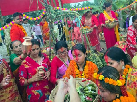 उदाउँदो सूर्यलाई अर्घ दिएसँगै समापन भयो छठ उदाउँदो सूर्यलाई अर्घ दिएसँगै समापन भयो छठ
