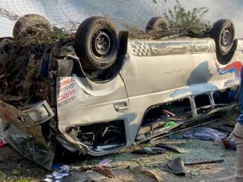 धनकुटामा माइक्रो बस दुर्घटना : वृद्धा महिलाको मृत्यु, १६ जना घाइते