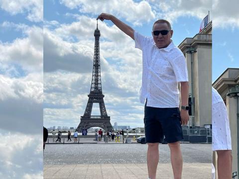 आइफेल टावरमा फोटो खिच्न पुग्ने सत्तरीऔं लाखमा एक जना नेपाली 'म'