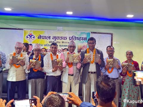 कवि खतिवडाको मुक्तक सङ्ग्रह 'ढुङ्गो फुलेपछि' लोकार्पण कवि खतिवडाको मुक्तक सङ्ग्रह 'ढुङ्गो फुलेपछि' लोकार्पण