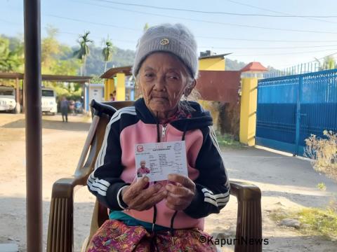 ७९ वर्षमा नागरिकता पाएपछि बिरमायाको खुसी-'अब त भत्तापनि आउँछ हाेला नी !' ७९ वर्षमा नागरिकता पाएपछि बिरमायाको खुसी-'अब त भत्तापनि आउँछ हाेला नी !'