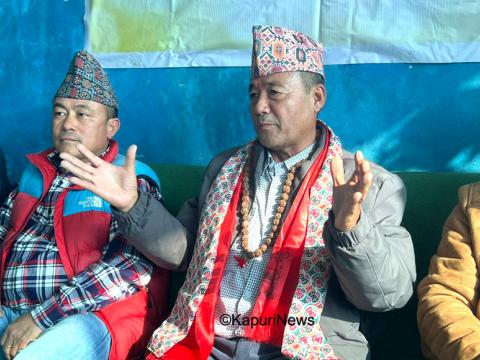 तेह्रथुममा नेकपाबाट उम्मेदवारी दिएका रनध्वज लिम्बू कन्दङवाको धरानमा पत्रकार सम्मेलन 