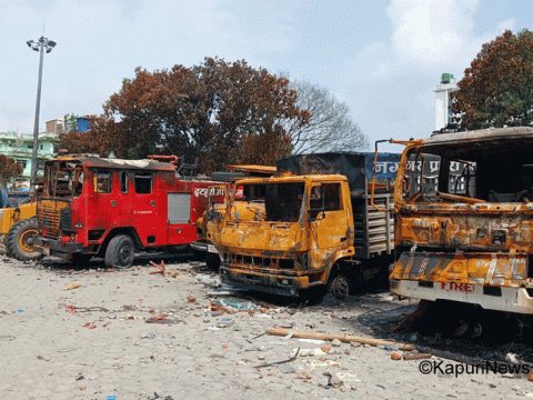 इटहरी : नचलाई खरानी भए तीन करोड १३ लाखका गाडी, टायर नभएर थन्कियो डेढ करोडको बस