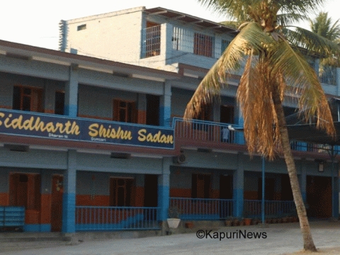 विद्यार्थीलाई कक्षामा कुटपिट गरेको आरोपमा अभिभावकद्वारा शिक्षक विरुद्ध प्रहरीमा उजुरी विद्यार्थीलाई कक्षामा कुटपिट गरेको आरोपमा अभिभावकद्वारा शिक्षक विरुद्ध प्रहरीमा उजुरी