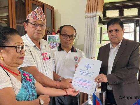 पाथीभरा मुक्कुमलुङमा केबलकार नबनाउन ज्ञापनपत्र 