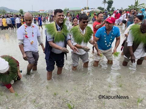 धरानमा प्रदेश कृषि मन्त्रीद्वारा बाह्रौँ धरान रोपाई महोत्सव प्रारम्भ 