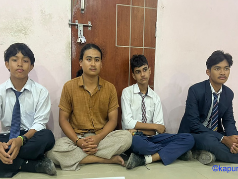ज्ञानोदय र सरस्वती माविमा शिक्षकको माग गर्दै विद्यार्थीले गरे नगर प्रमुखको कार्यकक्षमा तालाबन्दी 
