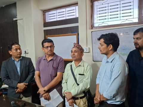 'तुरुन्त शिक्षक नियुक्ति गर्न’ उपमहानगरपालिकाले परिपत्र गरे पनि विद्यार्थीले गरे पुनः तालाबन्दी 